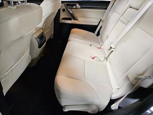 Used 2023 Lexus GX 460 Premium image 18