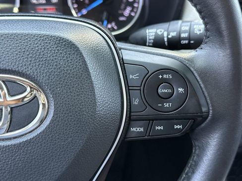 Used 2022 Toyota RAV4 XLE Premium image 21