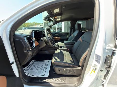 Used 2024 GMC Canyon AT4 w/ Canyon Safety Plus Package AWD/4WD image 22