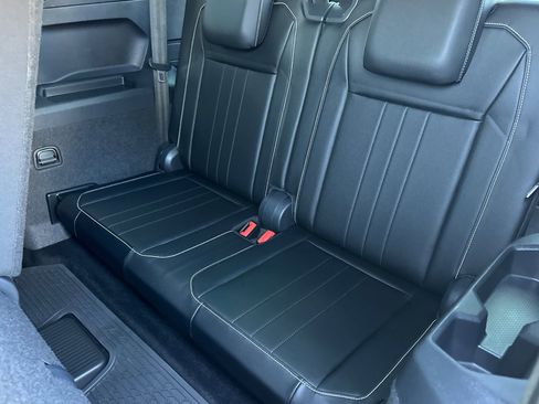 Used 2022 Volkswagen Tiguan SE R-Line image 15