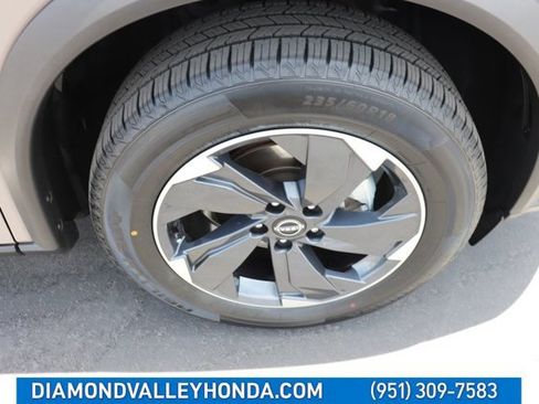 Used 2025 Nissan Rogue SV FWD image 19