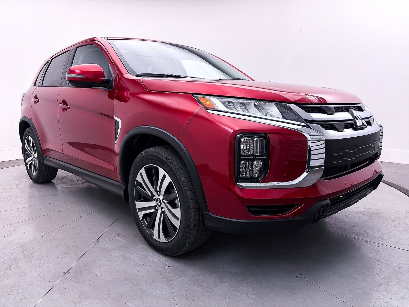Used 2026 Mitsubishi Outlander Sport SE AWD/4WD image 1