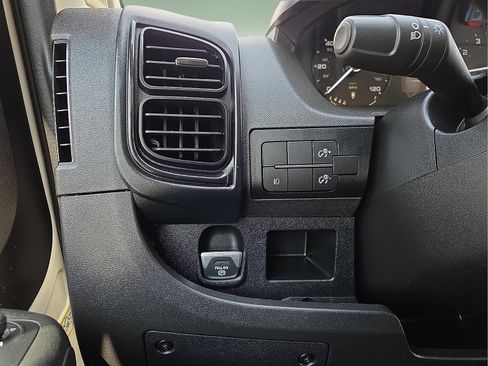 Used 2025 RAM ProMaster 2500 w/ Convenience Group FWD image 18