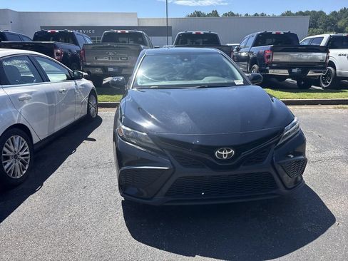 Used 2021 Toyota Camry SE FWD image 4