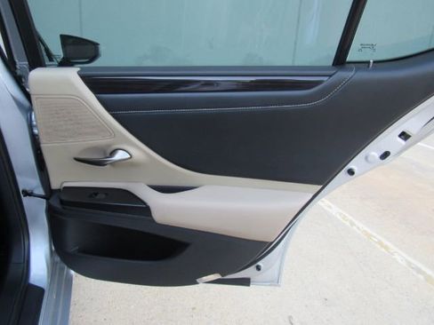 Used 2020 Lexus ES 350 w/ Premium Package image 27