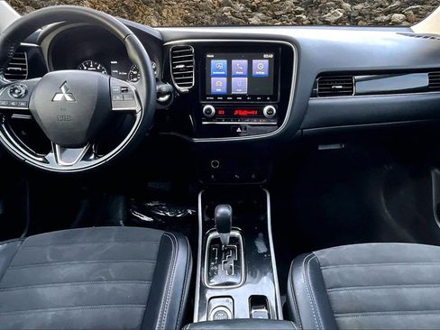 Used 2020 Mitsubishi Outlander ES image 12