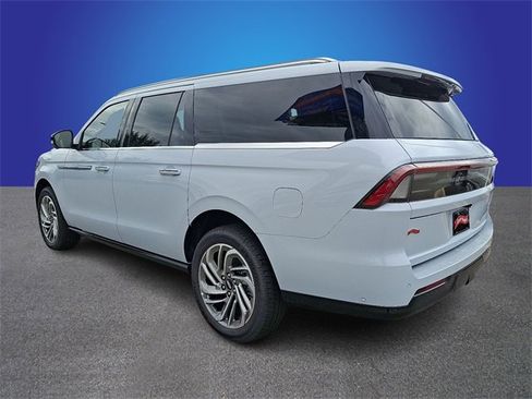 New 2025 Lincoln Navigator L Reserve image 4