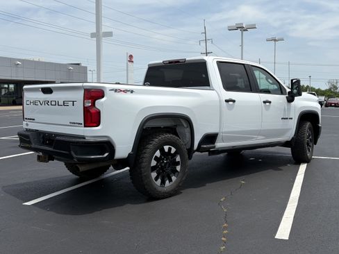 Used 2020 Chevrolet Silverado 2500 Custom w/ Custom Value Package AWD/4WD image 3