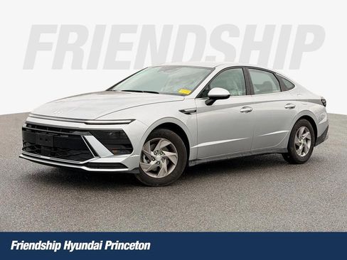 Used 2025 Hyundai Sonata SE image 1