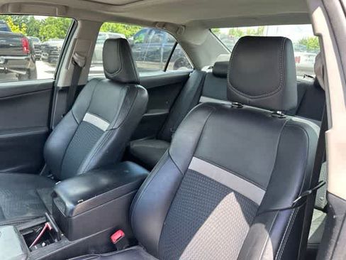 Used 2014 Toyota Camry SE w/ Moonroof Package FWD image 3