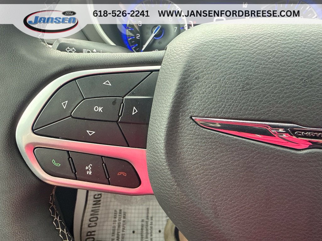 Used 2025 Chrysler Pacifica Select FWD image 17