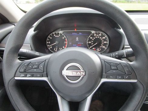 Used 2024 Nissan Altima 2.5 SV image 24