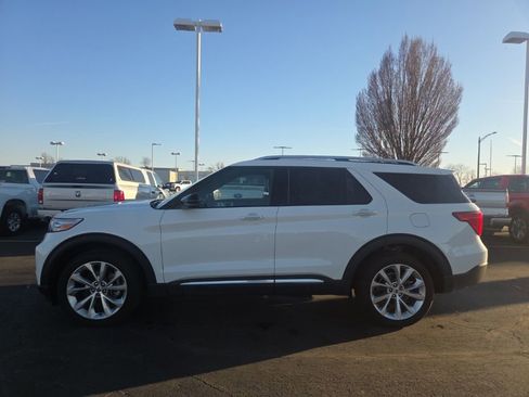 Used 2023 Ford Explorer Platinum w/ Technology Package image 3