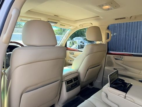 Used 2009 Lexus LX 570 4WD w/ Preferred Accessory Pkg image 15