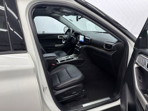 Used 2022 Ford Explorer Limited w/ Equipment Group 301A RWD image 15