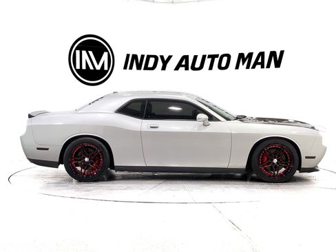 Used 2009 Dodge Challenger SRT8 w/ SRT Option Group II RWD image 3