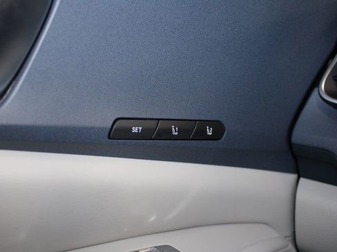 Used 2025 Kia Carnival EX image 43