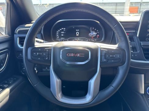 Used 2023 GMC Yukon SLT w/ SLT Premium Package image 14
