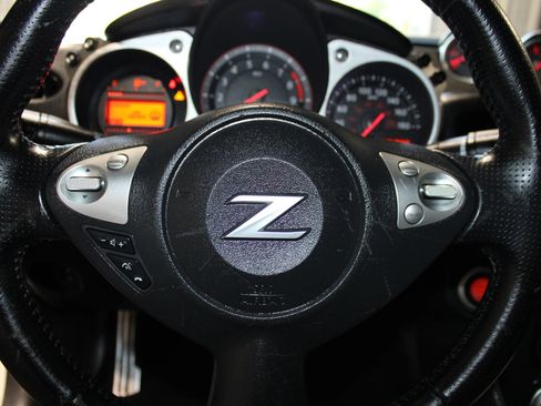 Used 2015 Nissan 370Z Coupe w/ Aerodynamics Package RWD image 17