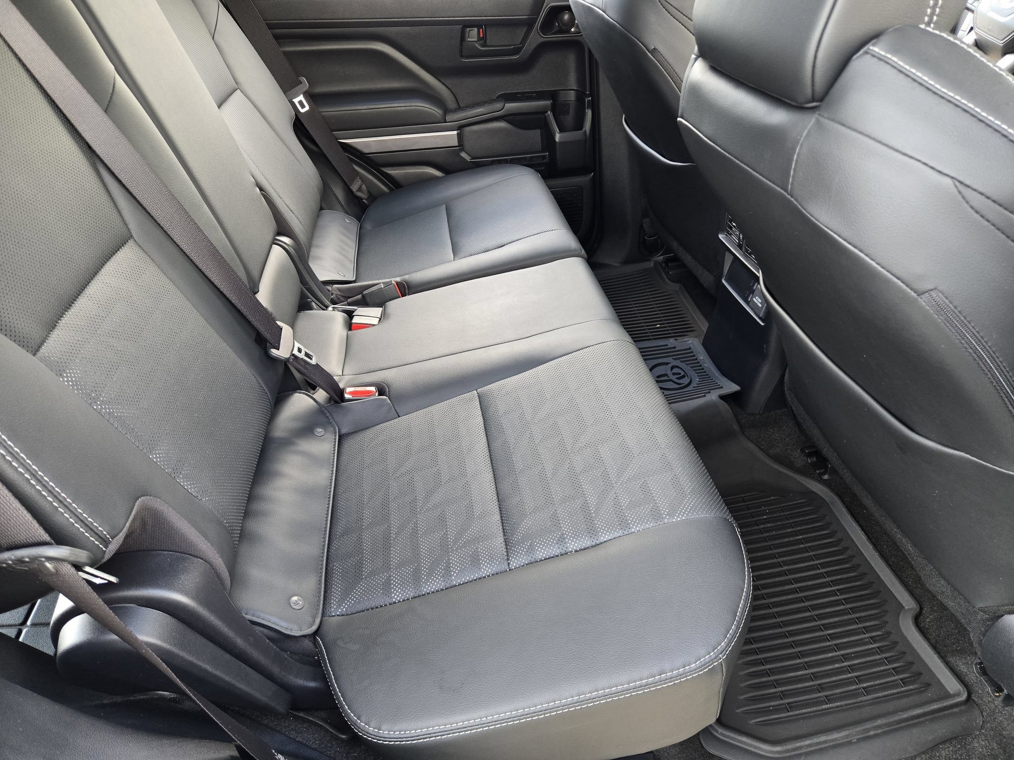 Used 2025 Toyota 4Runner TRD Off-Road Premium AWD/4WD image 32