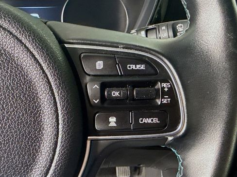 Used 2020 Kia Niro EX Premium image 15