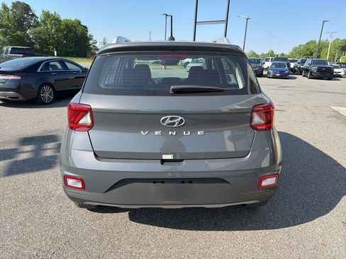 Used 2025 Hyundai Venue SEL FWD image 7