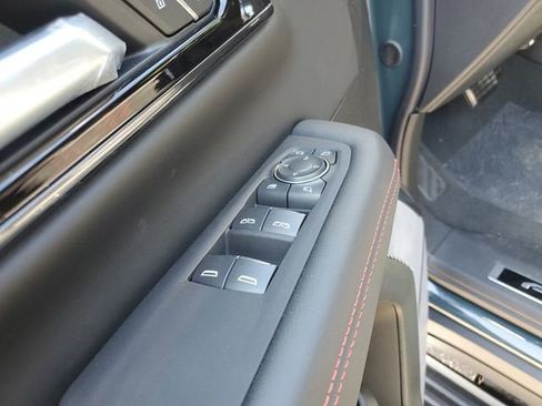 New 2026 GMC Yukon XL AT4 Ultimate AWD/4WD image 18