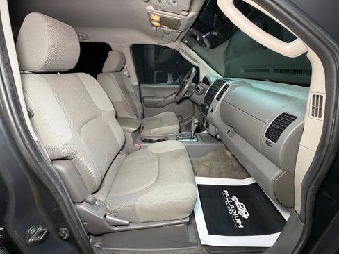Used 2010 Nissan Frontier SE image 41