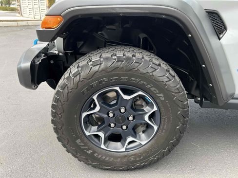 Used 2022 Jeep Wrangler Unlimited Rubicon 4xe AWD/4WD image 90