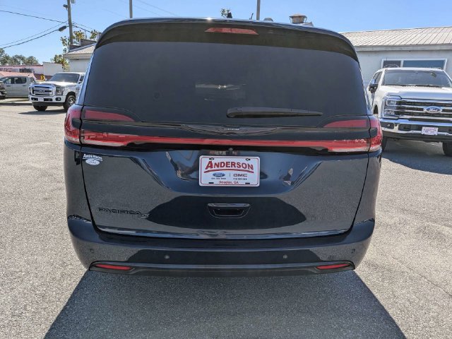Used 2023 Chrysler Pacifica Touring-L w/ S Appearance Package FWD image 5