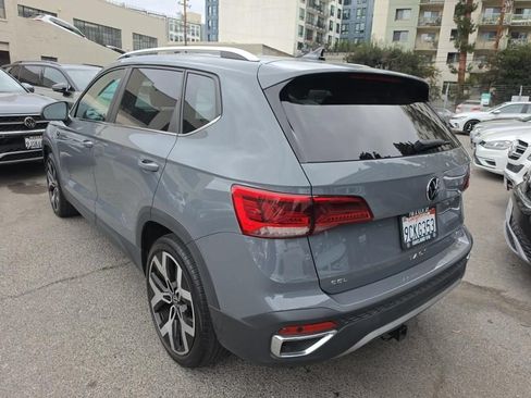 Used 2022 Volkswagen Taos SEL AWD/4WD image 2