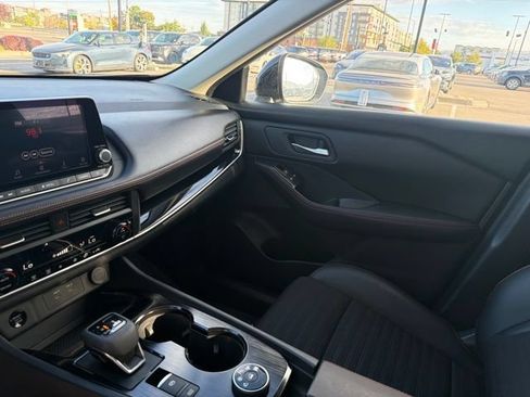 Used 2025 Nissan Rogue SV AWD/4WD image 23