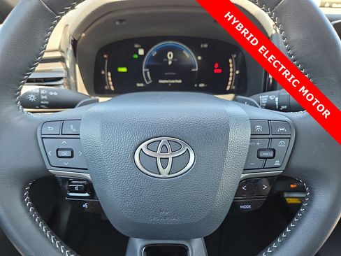 Used 2025 Toyota Camry SE FWD image 24
