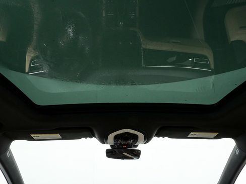 Certified 2025 Porsche Macan AWD image 21