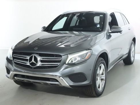 Used 2018 Mercedes-Benz GLC 300 4MATIC image 3