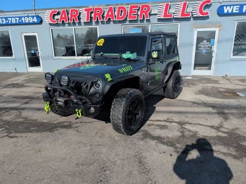 Used 2018 Jeep Wrangler Sport AWD/4WD image 4