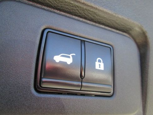 Used 2025 Nissan Rogue SV AWD/4WD image 12