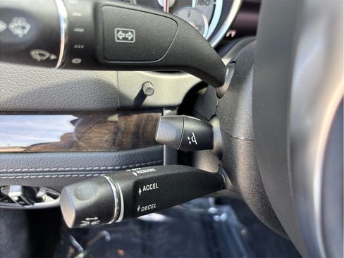 Used 2015 Mercedes-Benz SL 550 image 22