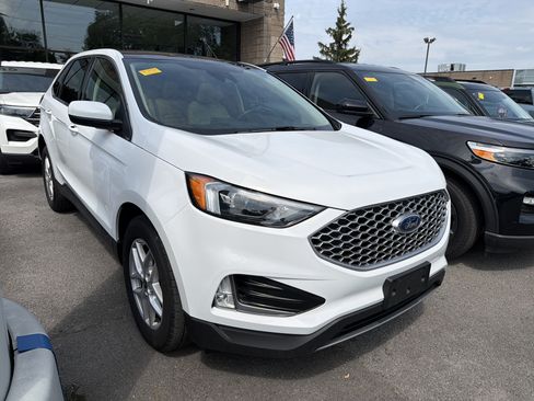 Used 2024 Ford Edge SEL w/ Convenience Package AWD/4WD image 2