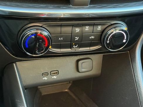 Used 2024 Buick Encore GX Sport Touring image 17