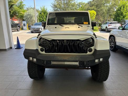 Used 2016 Jeep Wrangler Unlimited Sahara w/ Connectivity Group AWD/4WD image 2