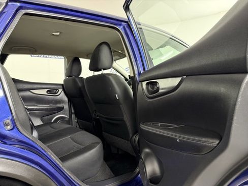 Used 2019 Nissan Rogue Sport S image 17