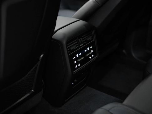 Used 2025 Porsche Cayenne Turbo AWD/4WD image 36