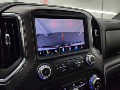 Used 2022 GMC Sierra 3500 Denali w/ Denali Ultimate Package image 17