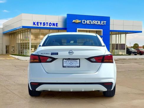 Used 2025 Nissan Altima 2.5 SV FWD image 6