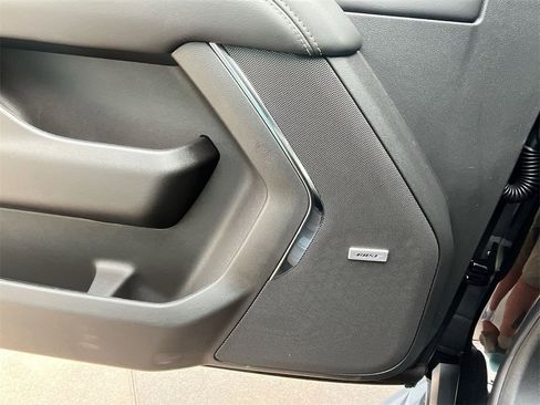 New 2025 GMC Yukon Elevation image 16