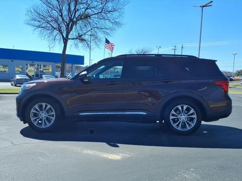 Used 2020 Ford Explorer XLT w/ Equipment Group 202A image 9