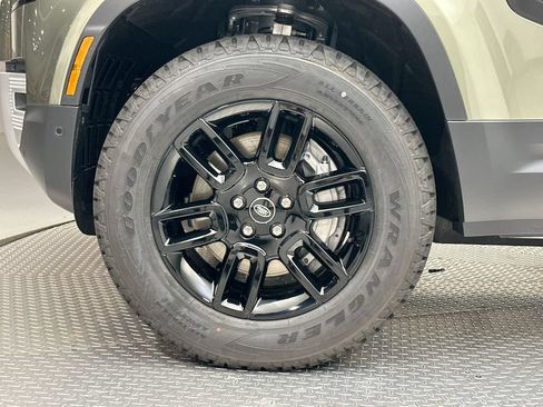 Certified 2025 Land Rover Defender 110 S AWD/4WD image 4