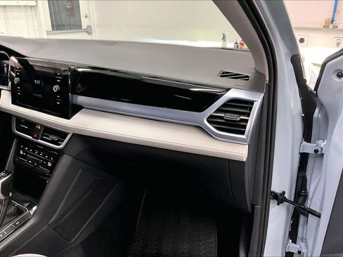 New 2026 Volkswagen Taos SE image 27