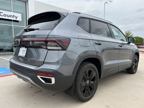 New 2025 Volkswagen Taos SE image 8